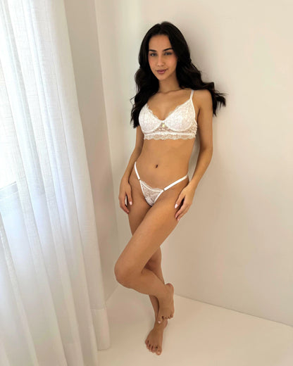 Conjunto Branco em Renda sem Bojo com Aro de Sustentação | Angel