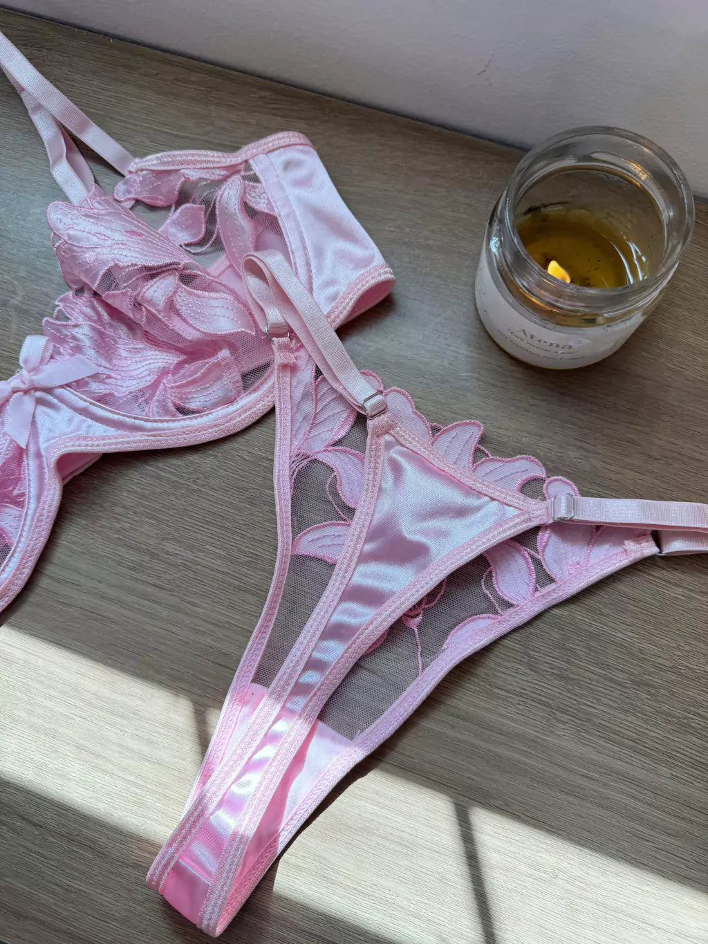 Conjunto Rosa Bebê em Tule Bordado e Tecido Cintilante sem Bojo com Aro de Sustentação | Aura