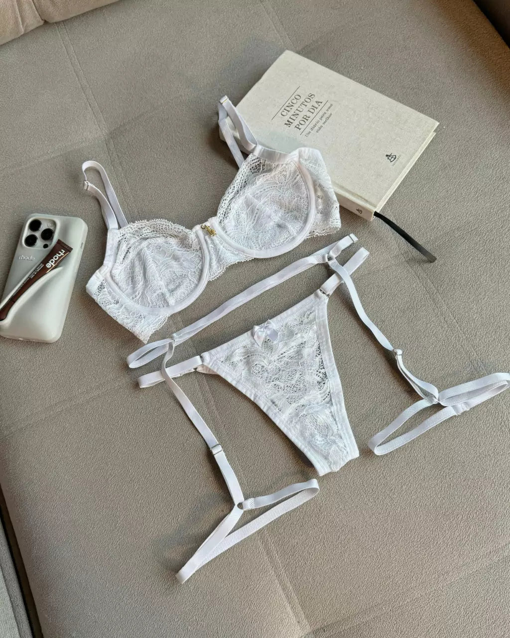 Conjunto Branco em Renda sem Bojo com Aro de Sustentação | Katy